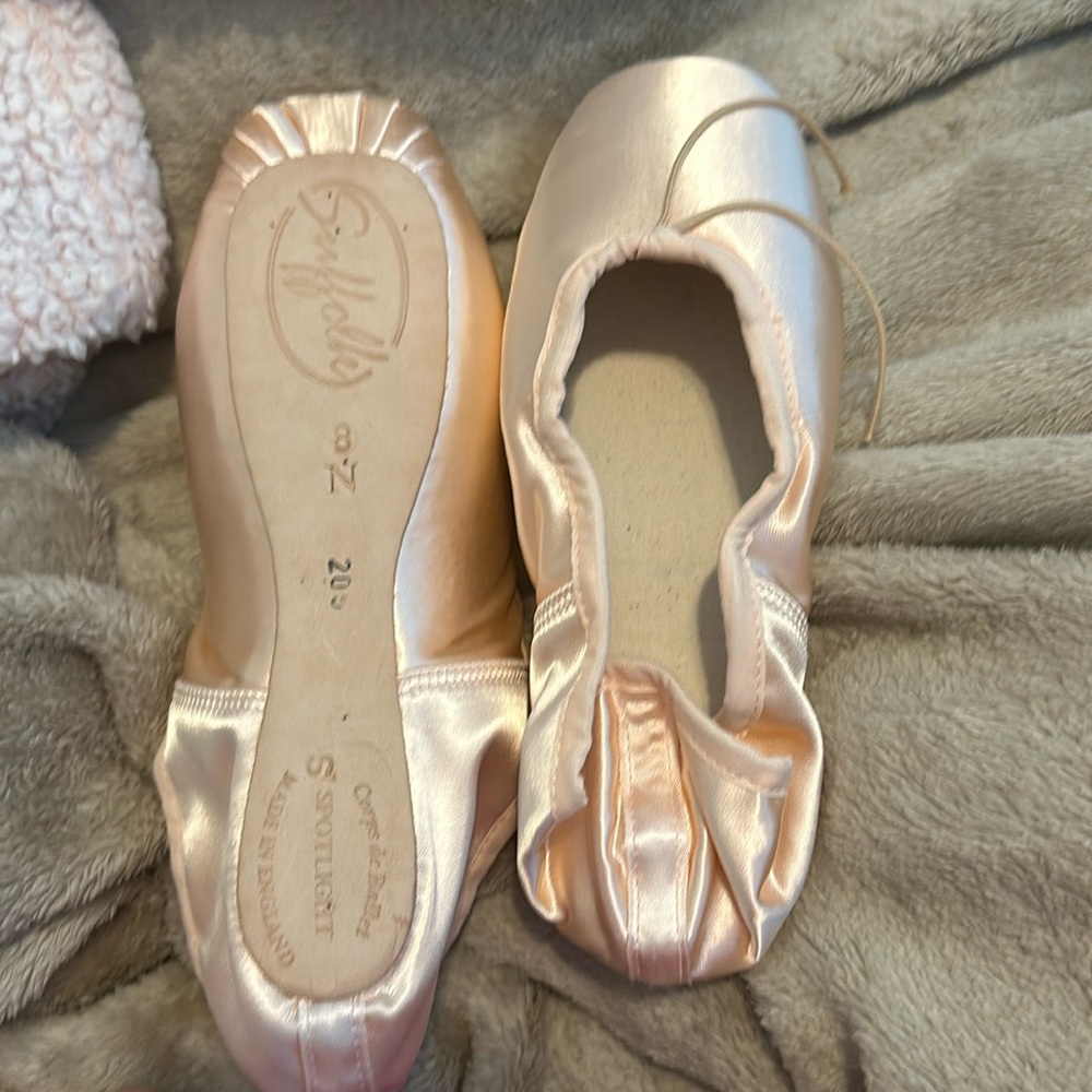 Suffolk 8 N ballerina shoes 🩰